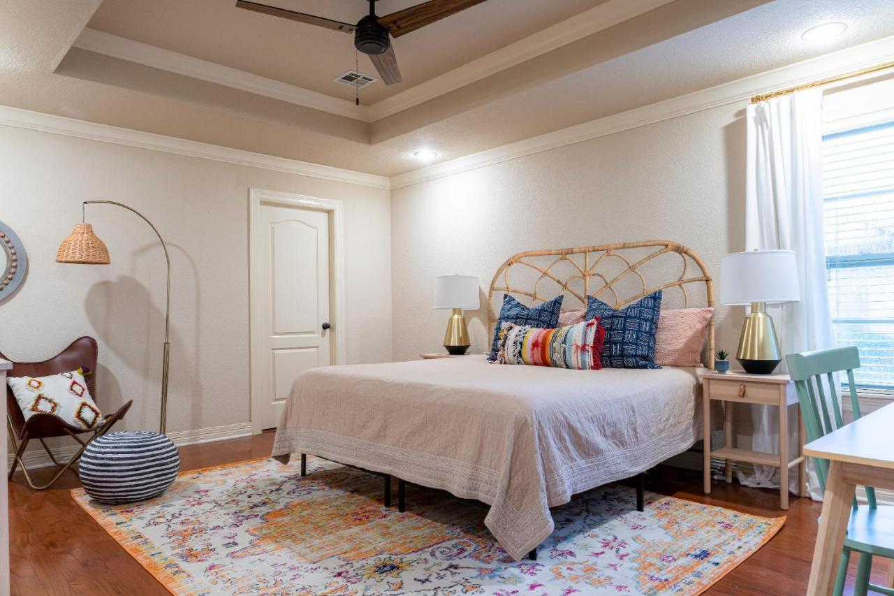 פאייטוויל Cottage Getaway - Quiet Cottage Charm Near U Of A מראה חיצוני תמונה